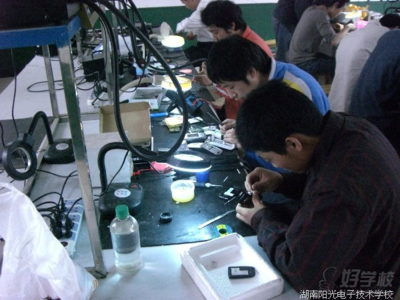 長沙家電手機維修培訓(xùn) 湖南陽光電子學(xué)校全解析